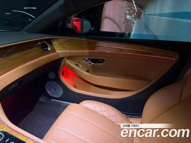 Bentley Continental GT 2020 — Photo 11/14