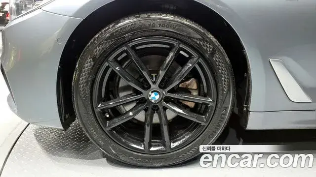 BMW 5 Series 2018 — Photo 7/20