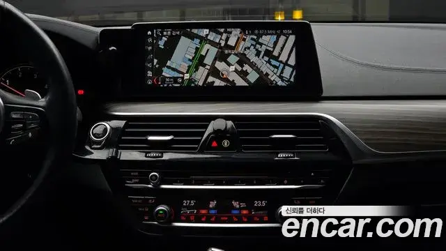 BMW 5 Series 2018 — Photo 19/20
