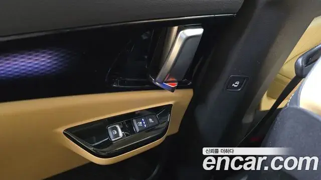 Kia Carnival 2021 — Photo 5/20