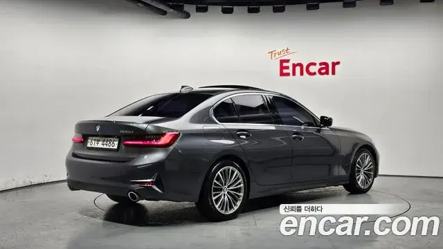 BMW 3 Series 2019 — ფოტო 12/20