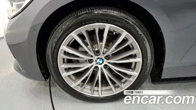 BMW 3 Series 2019 — ფოტო 9/20
