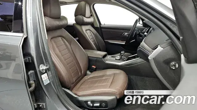 BMW 3 Series 2019 — ფოტო 14/20
