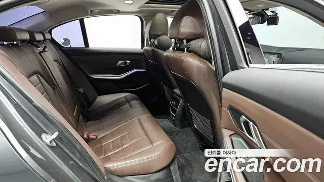 BMW 3 Series 2019 — ფოტო 16/20