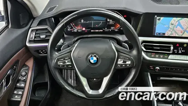 BMW 3 Series 2019 — ფოტო 8/20