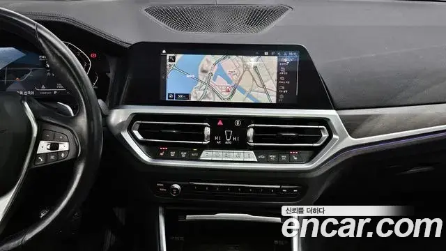 BMW 3 Series 2019 — ფოტო 18/20