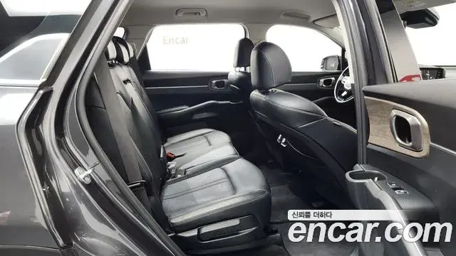 Kia Sorento 2021 — ფოტო 13/20