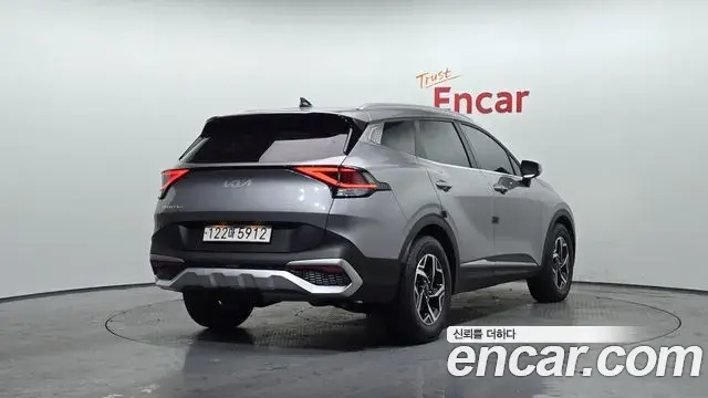 Kia Sportage 2021 — Фото 2/20