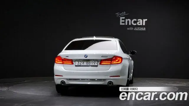 BMW 5 Series 2018 — Photo 9/20