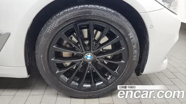 BMW 5 Series 2018 — Photo 19/20