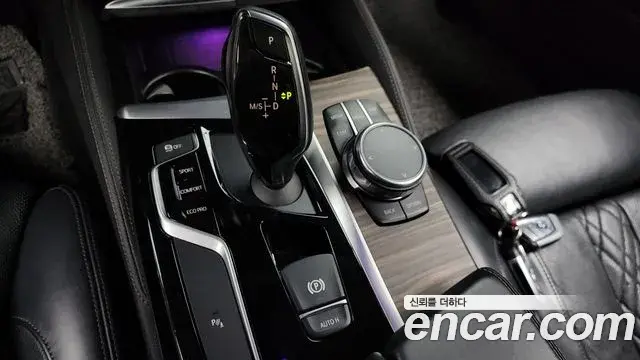 BMW 5 Series 2018 — Photo 15/20