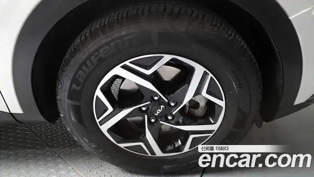 Kia Sportage 2022 — ფოტო 6/20