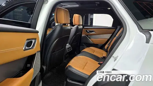 Land Rover Range Rover Velar 2022 — Şəkil 12/20