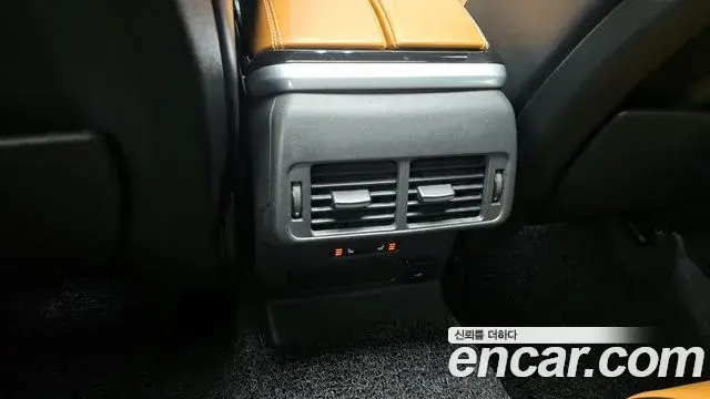 Land Rover Range Rover Velar 2022 — Şəkil 18/20