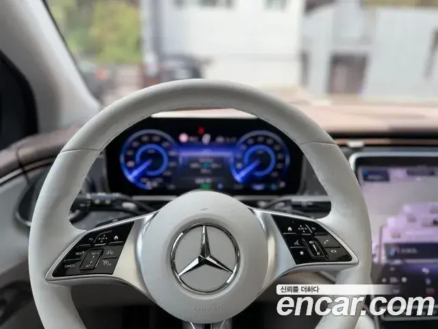 Mercedes-Benz EQE SUV 2024 — ფოტო 14/17