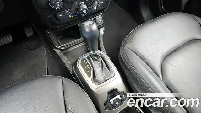 Jeep Renegade 2019 — Фото 9/20