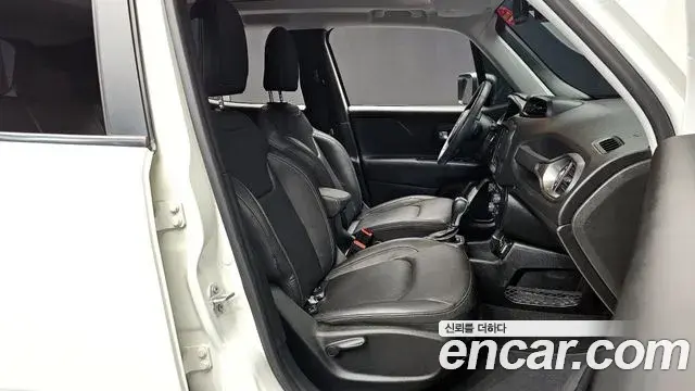 Jeep Renegade 2019 — Фото 10/20