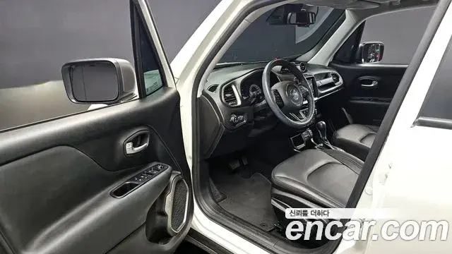 Jeep Renegade 2019 — Фото 11/20