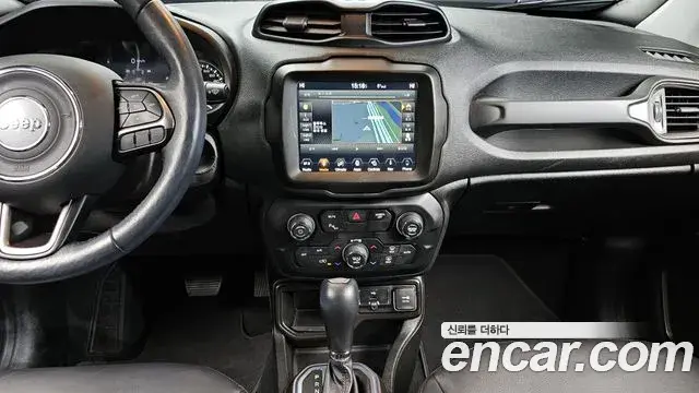 Jeep Renegade 2019 — Фото 14/20
