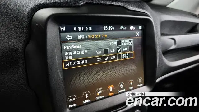 Jeep Renegade 2019 — Фото 15/20