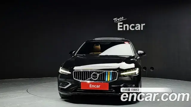Volvo S60 2022 — ფოტო 8/20