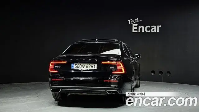Volvo S60 2022 — ფოტო 13/20