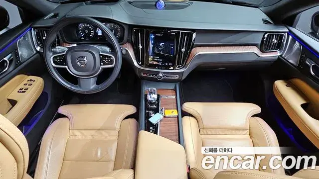 Volvo S60 2022 — ფოტო 19/20