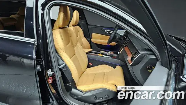 Volvo S60 2022 — ფოტო 10/20