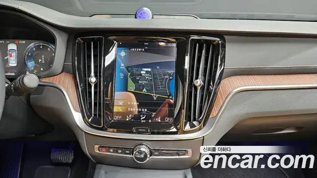 Volvo S60 2022 — ფოტო 2/20