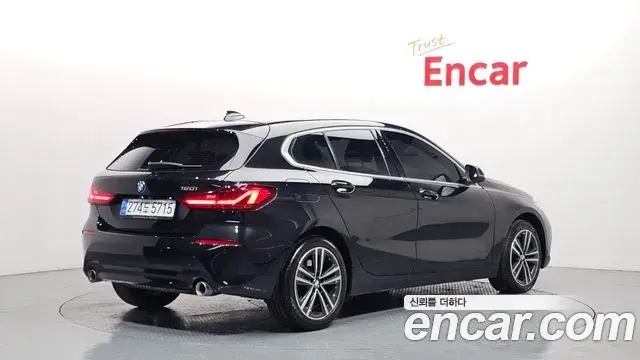 BMW 1 Series 2022 — Şəkil 11/20