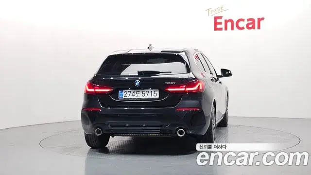 BMW 1 Series 2022 — Şəkil 19/20