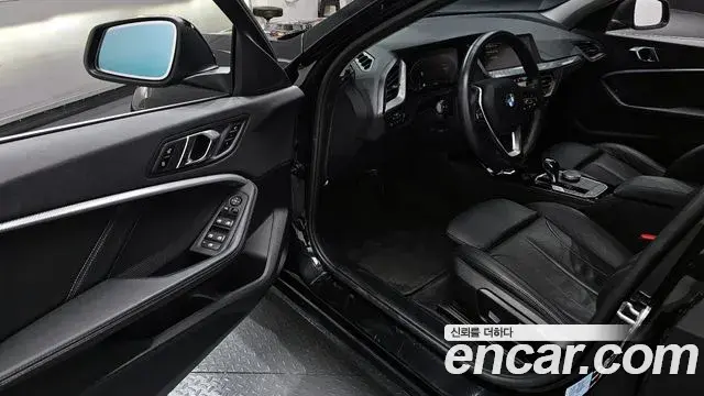 BMW 1 Series 2022 — Şəkil 13/20