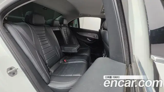 Mercedes-Benz E-Class 2019 — Şəkil 16/20