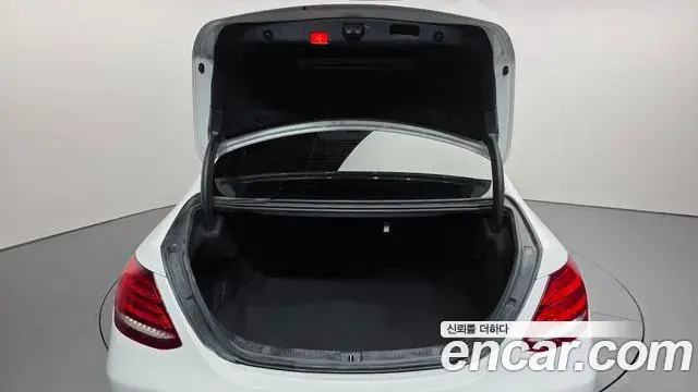 Mercedes-Benz E-Class 2019 — Şəkil 17/20