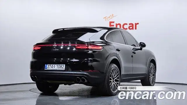 Porsche Cayenne 2022 — Photo 18/20