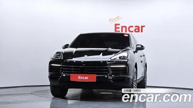 Porsche Cayenne 2022 — Photo 8/20
