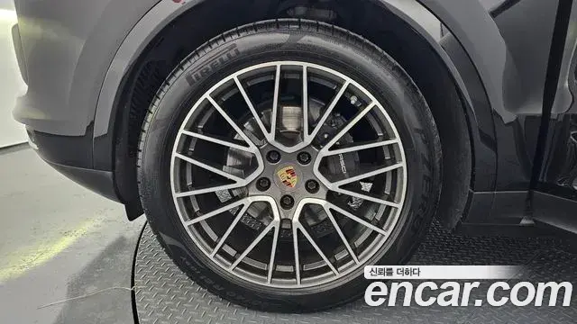 Porsche Cayenne 2022 — Photo 6/20