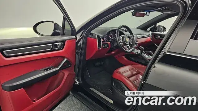 Porsche Cayenne 2022 — Photo 10/20
