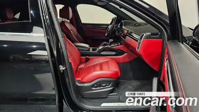 Porsche Cayenne 2022 — Photo 14/20