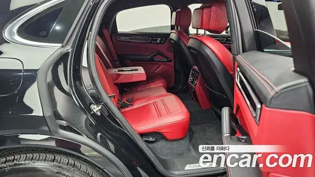 Porsche Cayenne 2022 — Photo 2/20