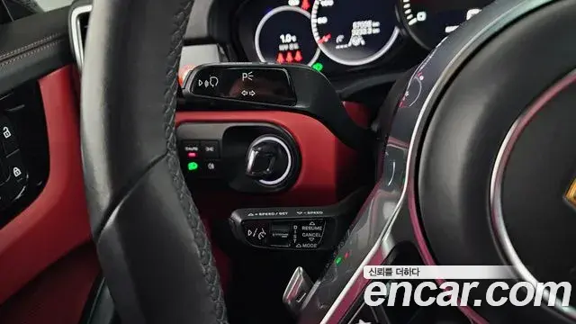 Porsche Cayenne 2022 — Photo 19/20