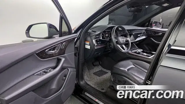 Audi Q7 2021 — Şəkil 18/20
