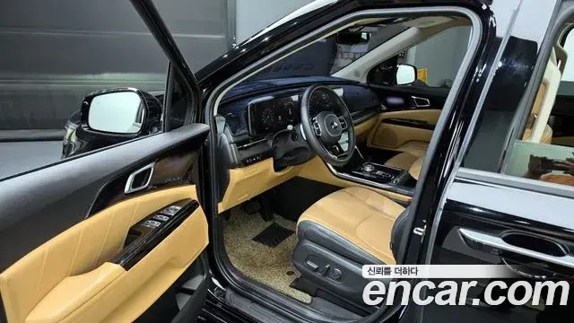 Kia Carnival 2021 — ფოტო 19/20