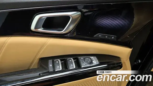 Kia Carnival 2021 — ფოტო 7/20