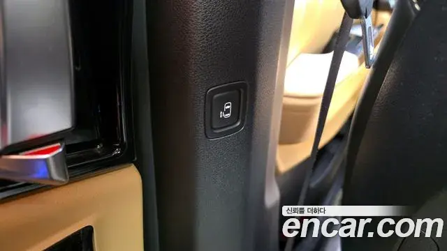 Kia Carnival 2021 — ფოტო 15/20