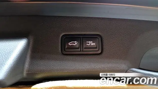 Kia Carnival 2021 — ფოტო 17/20