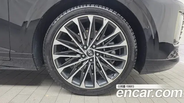 Hyundai Grandeur Hybrid 2023 — Photo 8/20