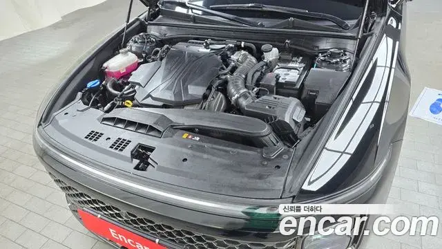 Hyundai Grandeur Hybrid 2023 — Photo 2/20