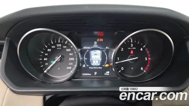 Land Rover Discovery 5 2018 — ფოტო 16/20