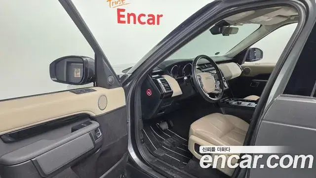 Land Rover Discovery 5 2018 — ფოტო 15/20